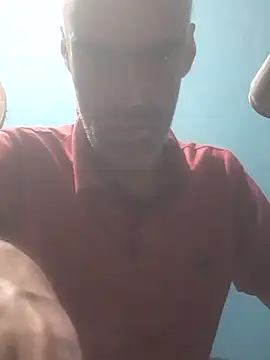 hugosafado333 online show from October 19, 2025, 9:39 pm