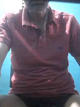 hugosafado333 online show from October 31, 2025, 3:58 am