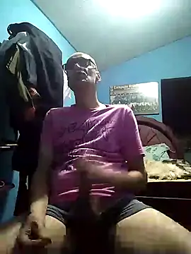 hugosafado333 online show from February 4, 2025, 2:28 am