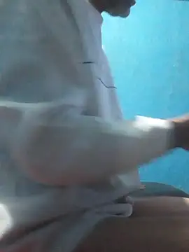 hugosafado333 online show from October 5, 2025, 1:40 am