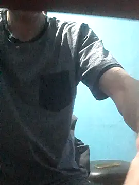 hugosafado333 online show from October 4, 2025, 4:25 am