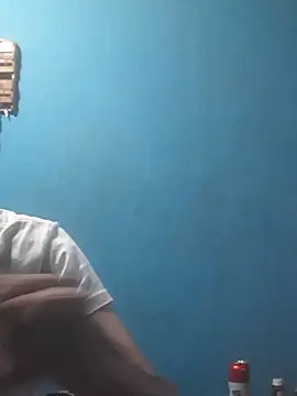 hugosafado333 online show from October 23, 2025, 4:44 am