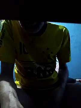 hugosafado333 online show from September 16, 2025, 3:29 am