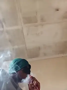 izinjamfee2 online show from September 29, 2025, 9:27 am