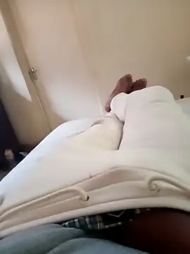 izinjamfee2 online show from September 19, 2025, 12:42 pm