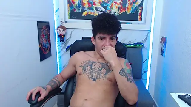 targuerian22 online show from October 30, 2025, 4:33 am