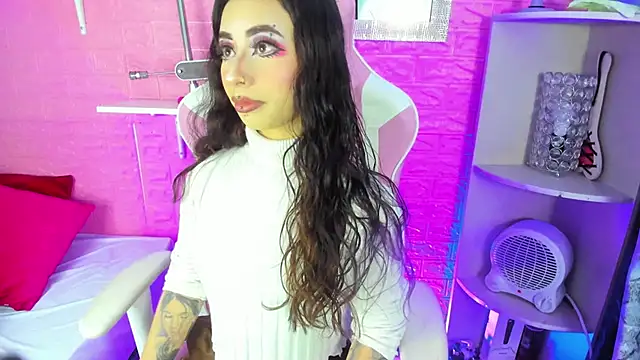 hanna  azumi online show from December 18, 2025, 2:27 am