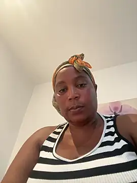 CurveyChocClit online show from March 4, 2025, 3:59 pm