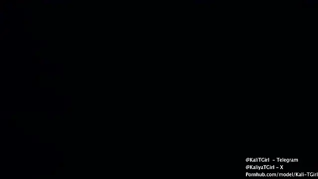Snapshot of KaliTs chatting on November 23, 2025, 12:42 am KaliTs online show from November 23, 2025, 12:42 am