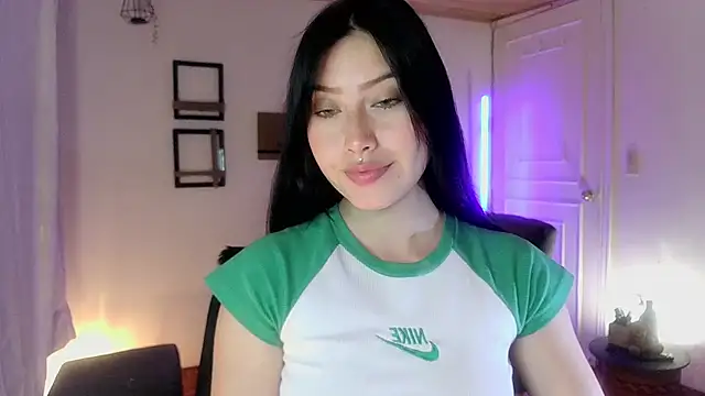 Snapshot of Emilyswan04 chatting on February 17, 2025, 11:33 pm Emilyswan04 online show from February 17, 2025, 11:33 pm