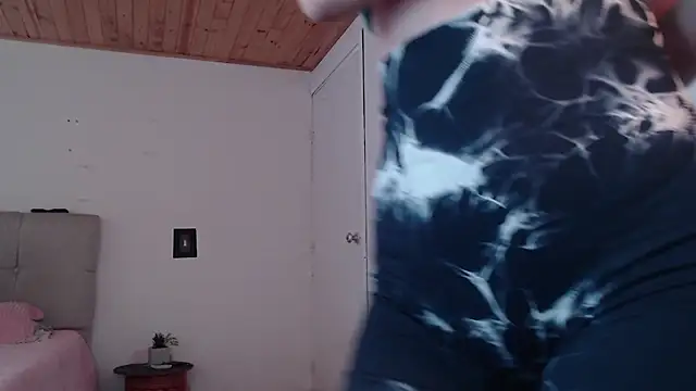 Snapshot of Emilyswan04 chatting on January 10, 2025, 7:43 pm Emilyswan04 online show from January 10, 2025, 7:43 pm