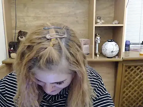 DaniellaKiss online show from April 13, 2026, 5:06 pm