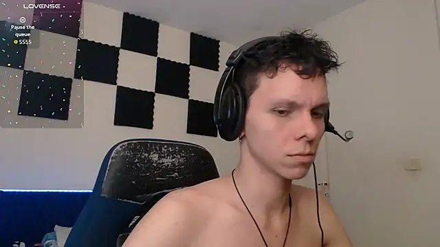 bryamado69 online show from December 3, 2025, 4:35 am