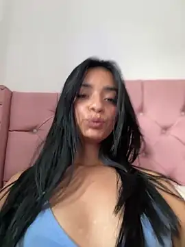 Snapshot of Laura_fernandezII chatting on March 2, 2025, 10:13 pm Laura fernandezII online show from March 2, 2025, 10:13 pm