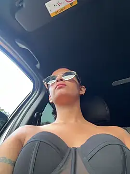 Laura fernandezII online show from March 7, 2026, 10:15 pm