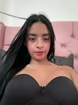 Snapshot of Laura_fernandezII chatting on March 12, 2025, 10:07 pm Laura fernandezII online show from March 12, 2025, 10:07 pm