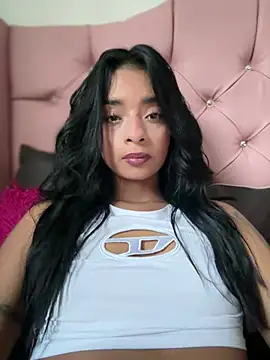 Snapshot of Laura_fernandezII chatting on March 11, 2025, 10:42 pm Laura fernandezII online show from March 11, 2025, 10:42 pm