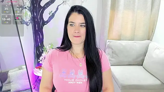 LenaRuiz  online show from April 1, 2026, 1:41 pm