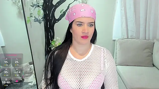 Snapshot of LenaRuiz_ chatting on October 25, 2025, 12:04 pm LenaRuiz online show from October 25, 2025, 12:04 pm