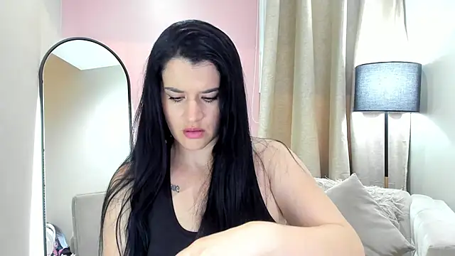 Snapshot of LenaRuiz_ chatting on February 25, 2025, 12:05 pm LenaRuiz online show from February 25, 2025, 12:05 pm