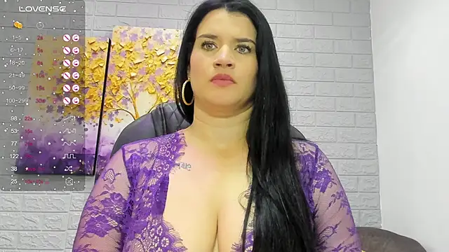 Snapshot of LenaRuiz_ chatting on February 24, 2025, 12:05 pm LenaRuiz online show from February 24, 2025, 12:05 pm