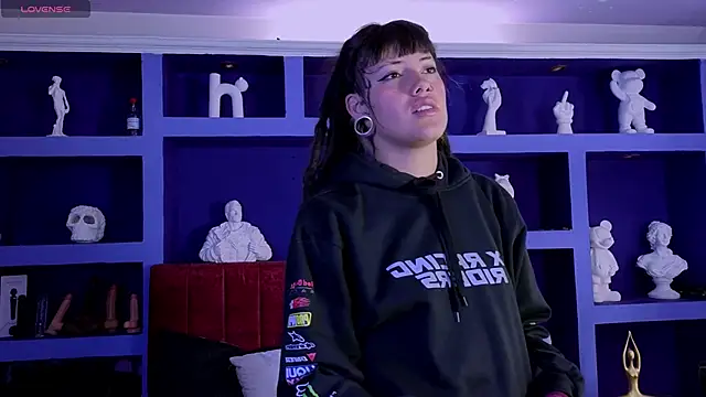  sharlotte777 online show from April 9, 2026, 2:56 pm