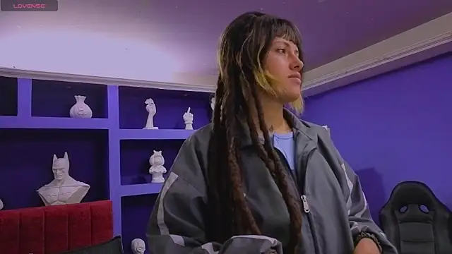  sharlotte777 online show from April 13, 2026, 2:10 pm