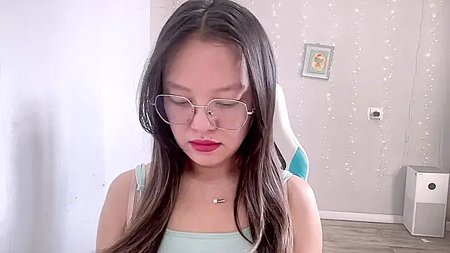 Risalynn online show from March 17, 2025, 2:08 am