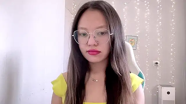 Risalynn online show from March 10, 2025, 2:28 am