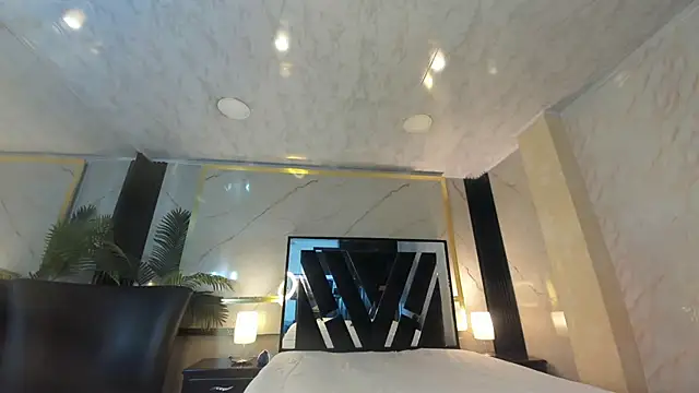 Snapshot of Princess_Violett chatting on December 5, 2025, 2:59 pm Princess Violett online show from December 5, 2025, 2:59 pm