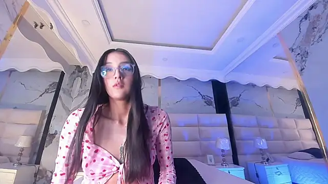 Snapshot of Princess_Violett chatting on November 27, 2025, 2:39 pm Princess Violett online show from November 27, 2025, 2:39 pm