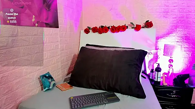 LYAA COLLINS  online show from January 6, 2026, 10:30 am