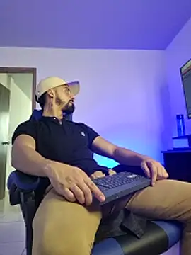 Snapshot of MAXIMUS_MASTE3 chatting on February 4, 2026, 8:15 pm MAXIMUS MASTE3 online show from February 4, 2026, 8:15 pm