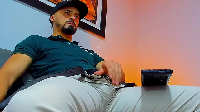 Snapshot of MAXIMUS_MASTE3 chatting on October 12, 2025, 11:39 pm MAXIMUS MASTE3 online show from October 12, 2025, 11:39 pm