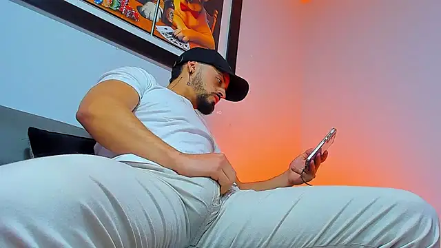 Snapshot of MAXIMUS_MASTE3 chatting on November 1, 2025, 8:36 pm MAXIMUS MASTE3 online show from November 1, 2025, 8:36 pm