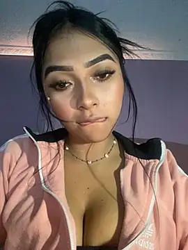 Snapshot of Miaa_coopeer chatting on March 6, 2025, 5:00 pm Miaa coopeer online show from March 6, 2025, 5:00 pm