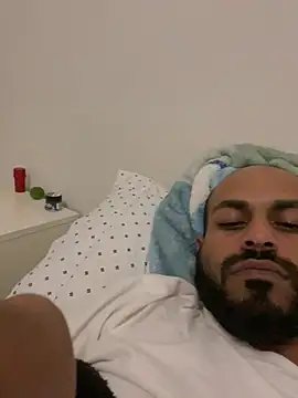 islandvybee55 online show from February 2, 2025, 1:45 am