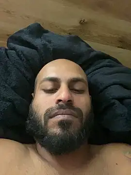 islandvybee55 online show from March 23, 2026, 10:37 am