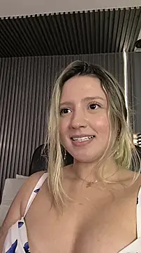 Snapshot of MiaPetit_ chatting on December 3, 2025, 8:19 pm MiaPetit online show from December 3, 2025, 8:19 pm