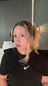 Snapshot of MiaPetit_ chatting on November 15, 2025, 1:09 am MiaPetit online show from November 15, 2025, 1:09 am