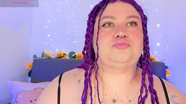 lunitaa0 online show from May 25, 2026, 2:05 pm