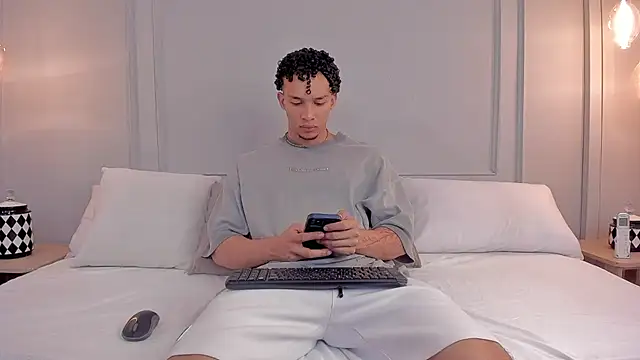 Dominick star online show from November 20, 2025, 4:02 am