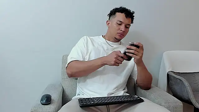 Snapshot of Dominick_star chatting on February 26, 2025, 3:25 am Dominick star online show from February 26, 2025, 3:25 am