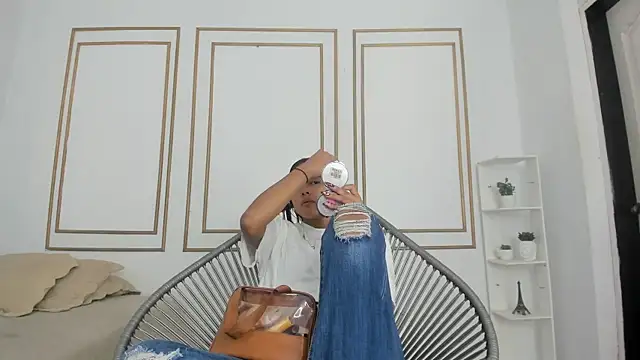 Snapshot of natalia_aguirre1 chatting on September 27, 2025, 12:22 pm natalia aguirre1 online show from September 27, 2025, 12:22 pm