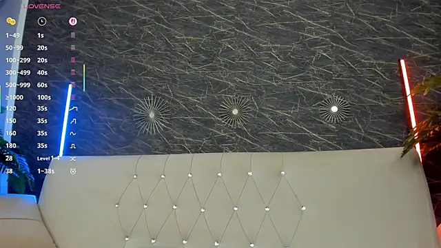 moona ray online show from September 27, 2025, 8:15 pm