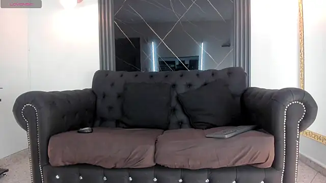 VickyJohnson1 online show from November 27, 2025, 8:31 pm