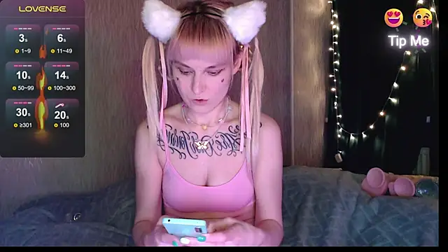 Snapshot of mischellemeow13 chatting on November 24, 2025, 10:43 pm mischellemeow13 online show from November 24, 2025, 10:43 pm