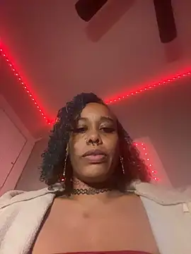 loveluna8 online show from October 31, 2025, 8:22 am