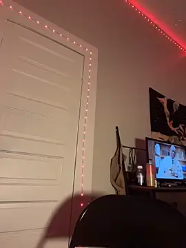 loveluna8 online show from December 23, 2025, 10:25 am