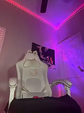 loveluna8 online show from October 25, 2025, 11:53 am